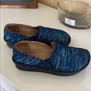 Algeria nursing shoes!